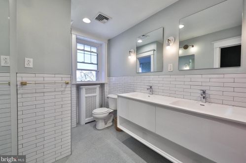 425 Gln Echo Rd, Philadelphia PA 19119-2915 exterior