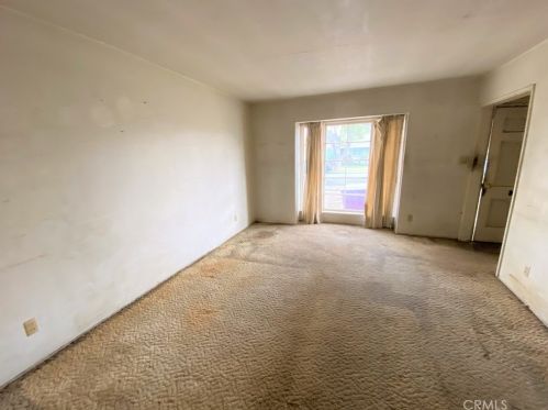 6941 Eastondale Ave, Long Beach, CA 90805-1459