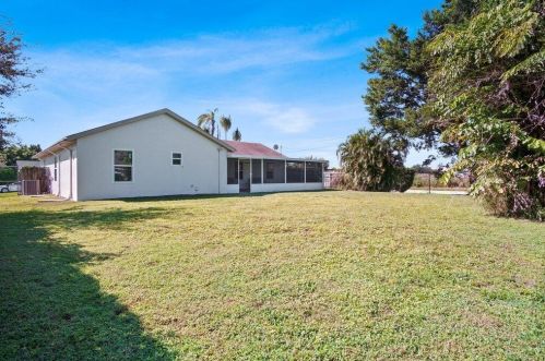 1085 Canary Ter, Fort Pierce FL  34953-1818 exterior