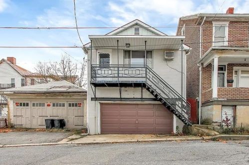 122 Early Ave, Coaldale, PA 18218-1215