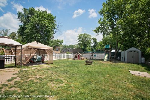 28 Bentley Ave, Trenton NJ  08619-3720 exterior