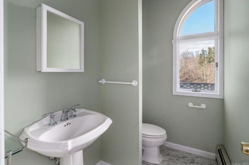 245 Bear Ridge Rd, Pleasantville NY  10570-1801 exterior