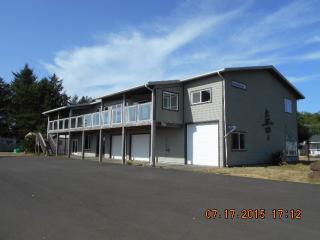 34 Washington St, Chinook, WA 98614-1344