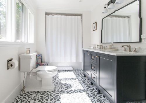 20 Hidden Brook Dr, Brookfield Center CT  06804-1306 exterior