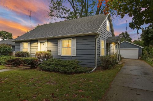 4473 67 St, Kenosha WI 53143-1327 exterior