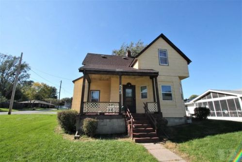 523 14th St, Clarinda, IA 51632-1736