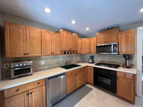 19 George St, Bridgeport CT  06611-1902 exterior