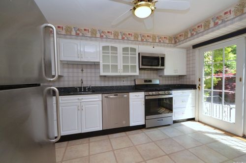 41 Ellen Ct, San Remo, NY 11754-3604