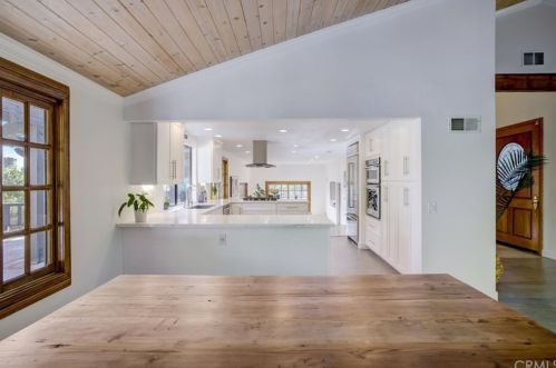 22540 Jameson Dr, Calabasas CA 91302-5857 exterior