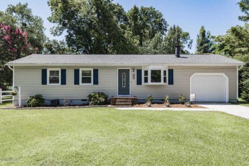 811 Mann St, Newport, NC 28570-6707