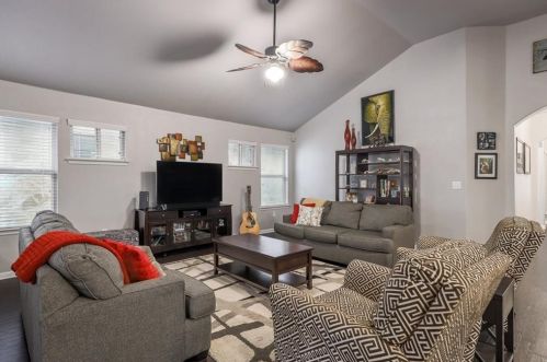 185 Santa Maria St, Georgetown TX  78628-7081 exterior