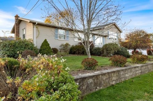 43 Washington Ave, Lyme, CT 06371-2057