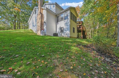 826 Pinewood Dr, Primrose PA 17901-9544 exterior