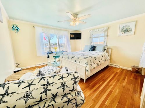 1761 Ocean Blvd, Rye NH  03870-2236 exterior