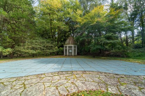 5 Father Peters Ln, New Canaan CT  06840-2215 exterior