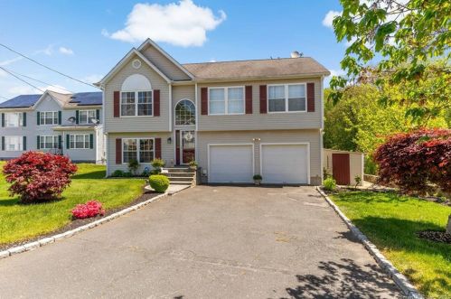 419 Lynne Pl, Bridgeport, CT 06610-1269