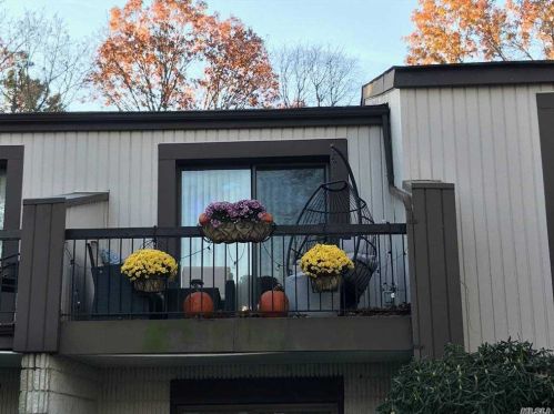 31 Richmond Blvd, Hauppauge, NY 11779-3435