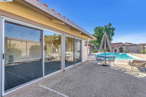 1634 Calle Santa Anna, Pleasanton CA  94566-5927 exterior