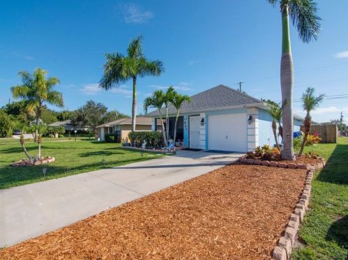 415 13th Pl, Vero Beach, FL 32962-6432