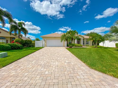 555 Sarina Ter, Vero Beach, FL 32968-4042