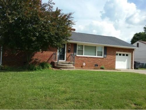 1573 Warpath Dr, Kingsport, TN 37664-3334