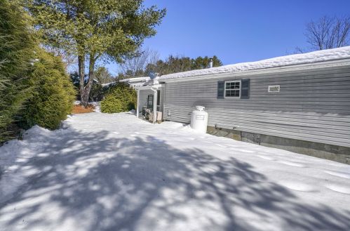 22 Great Brook Dr, Belmont NH  03220-4403 exterior