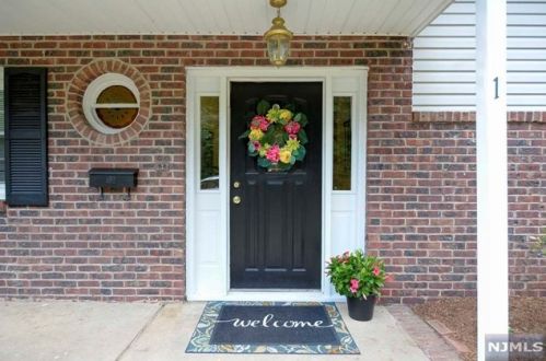 1 Ferris Ct, Ho Ho Kus, NJ 07423-1017