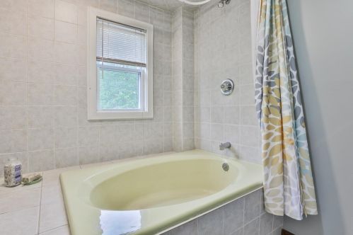 2 Harvest Dr, Derry NH  03038-4872 exterior