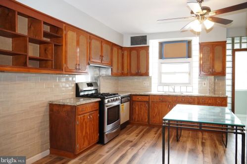 6156 Lindbergh Blvd, Philadelphia PA 19153-3018 exterior