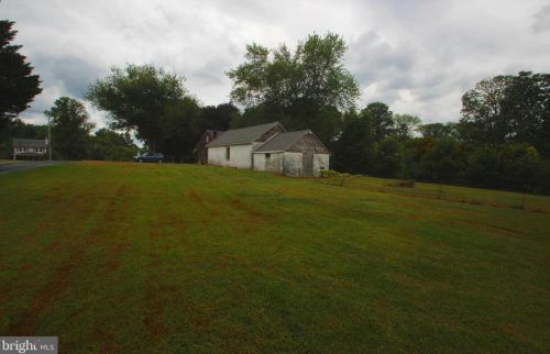 373 Concord Rd, Glen Mills PA  19342-1403 exterior