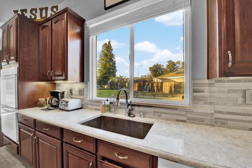 131 Feather Riv Cir, Vacaville CA 95688-8749 exterior