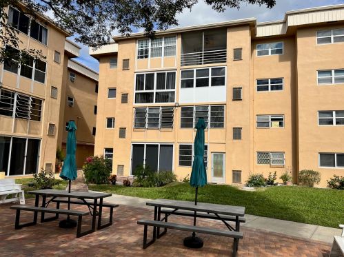 2600 1st Ln, Boynton Beach FL  33435-1955 exterior