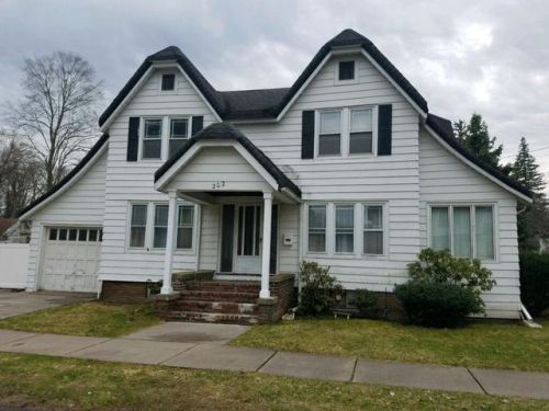 202 Spruce St, East Rochester, NY 14445-1532