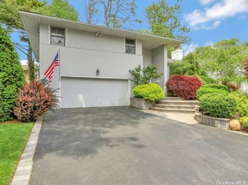 23 Hedgerow Ln, Muttontown, NY 11753-1716