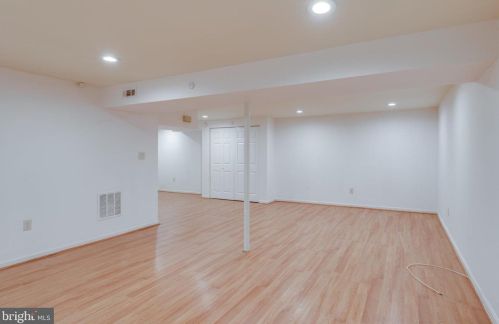 2308 Whitetail Ct, Herndon VA  20191-3018 exterior