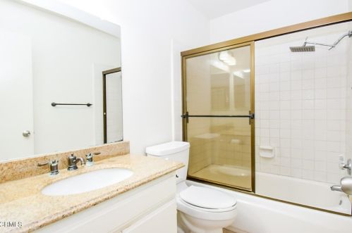 655 Holly Ave, Oxnard CA 93036-1932 exterior