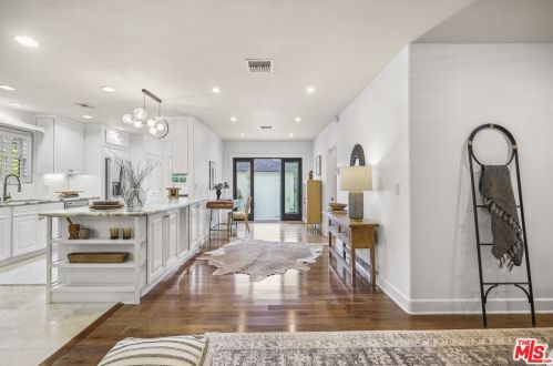 12202 Hartsook St, North Hollywood CA  91601-3961 exterior