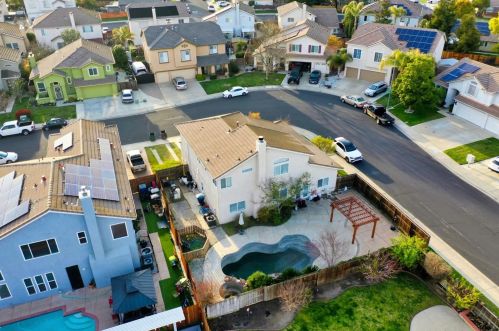 1108 Brookhaven Ln, Manteca CA  95337-8223 exterior