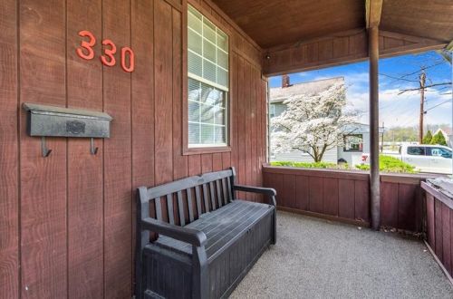 330 Walnut St, Zelienople, PA 16063-1069
