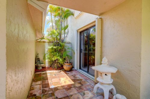 704 Maplewood Dr, West Palm Beach, FL 33415-1414