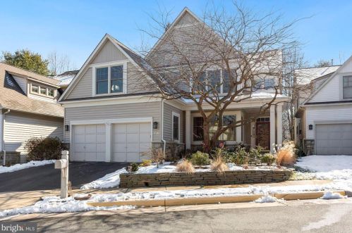 1326 Red Hawk Cir, Herndon, VA 20194-1040