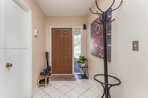 216 9th St, Dania Beach FL  33004-4439 exterior