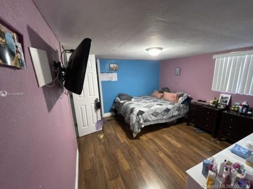 1401 29th St, Hialeah FL  33012-5551 exterior