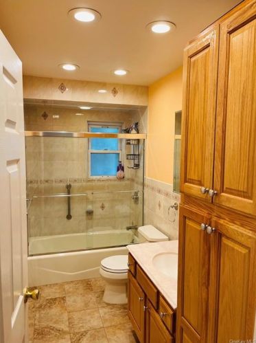 161 Hillcrest Rd, Mount Vernon NY  10552-1510 exterior