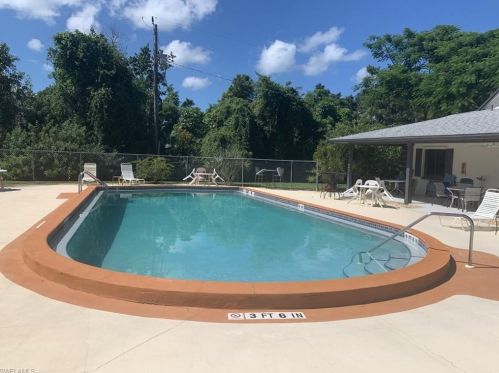 1101 Rosemary Ct, Naples, FL 34103-8305