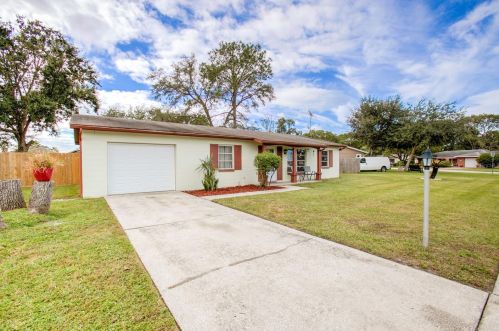 9879 Bayside Ct, Brooksville, FL 34608-3831