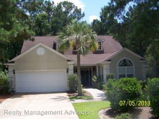 8 Island West Ct, Bluffton SC  29910-6139 exterior