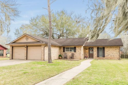 2207 Riveroaks Dr, West Columbia, TX 77486-9641