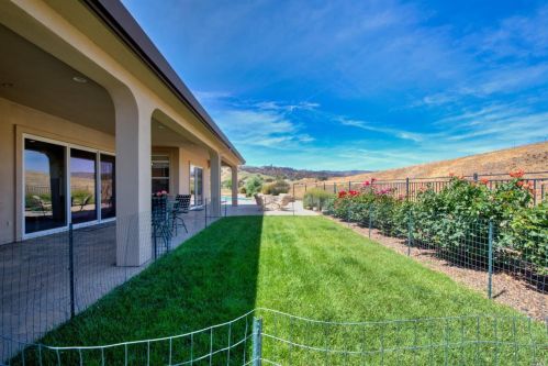 3959 Skyhawk Ln, Vacaville CA  95688-9516 exterior