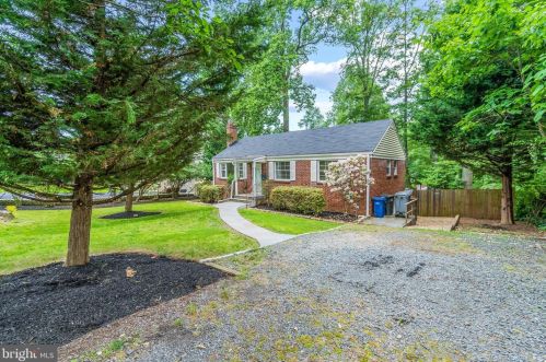 7408 Tower St, Falls Church, VA 22046-1933